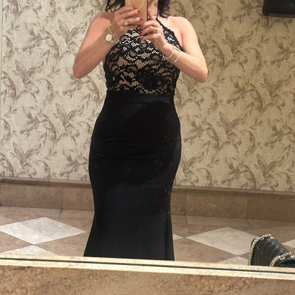 JARLO LONDON Elegant Black Lace Maxi Dress - Picture 9 of 11